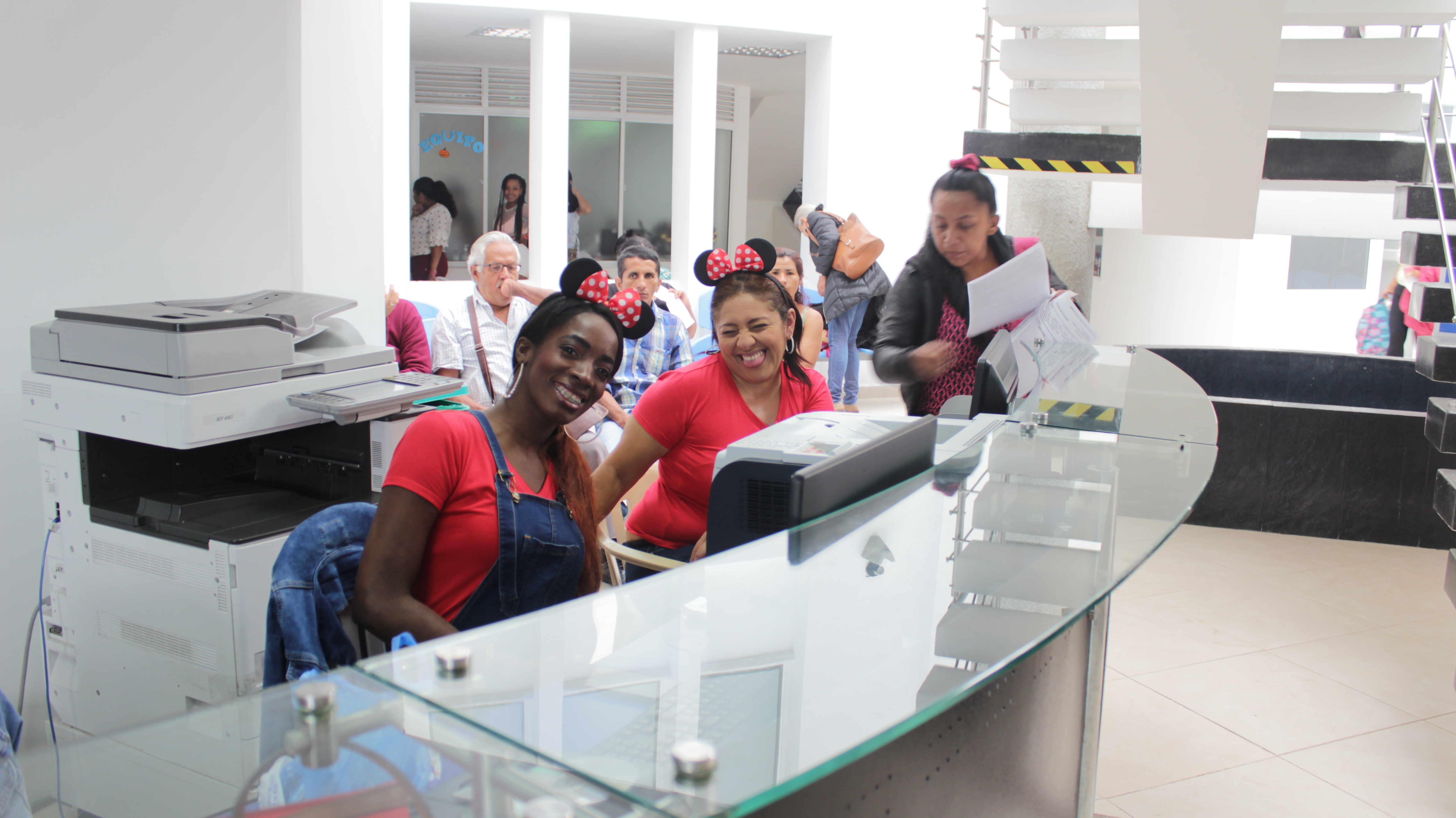 Todos felices - Trabajando de corazón